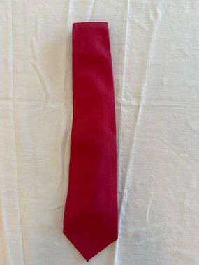 Façonnable red/ hot pink silk necktie made in France